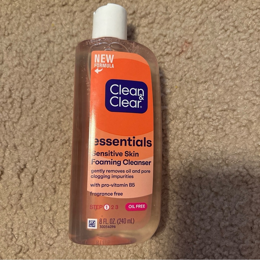 Clean & Clear Essentials Fragrance And Oil Free Foaming Facial Cleanser-8oz New